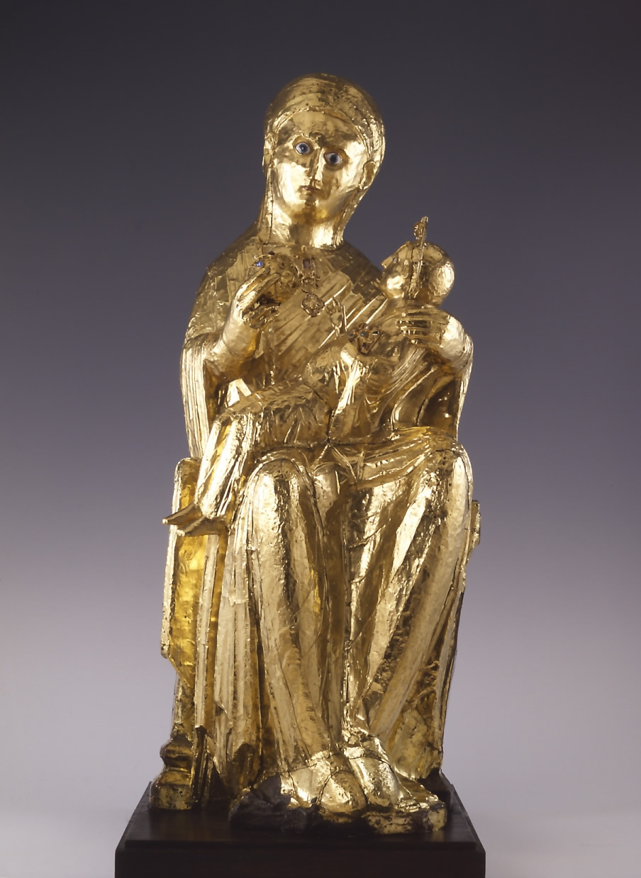Die Goldene Madonna, entstanden um 980, ist ein seit dem Mittelalter hochverehrtes Gnadenbild. Das älteste vollplastische Marienbild der Welt ist das bedeutendste Kunstwerk des Ruhrgebietes.  (Quelle: © Domschatzkammer Essen, Foto Anne Gold)